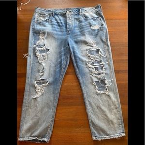 American Eagle Distressed Tomgirl Jean Light Wash